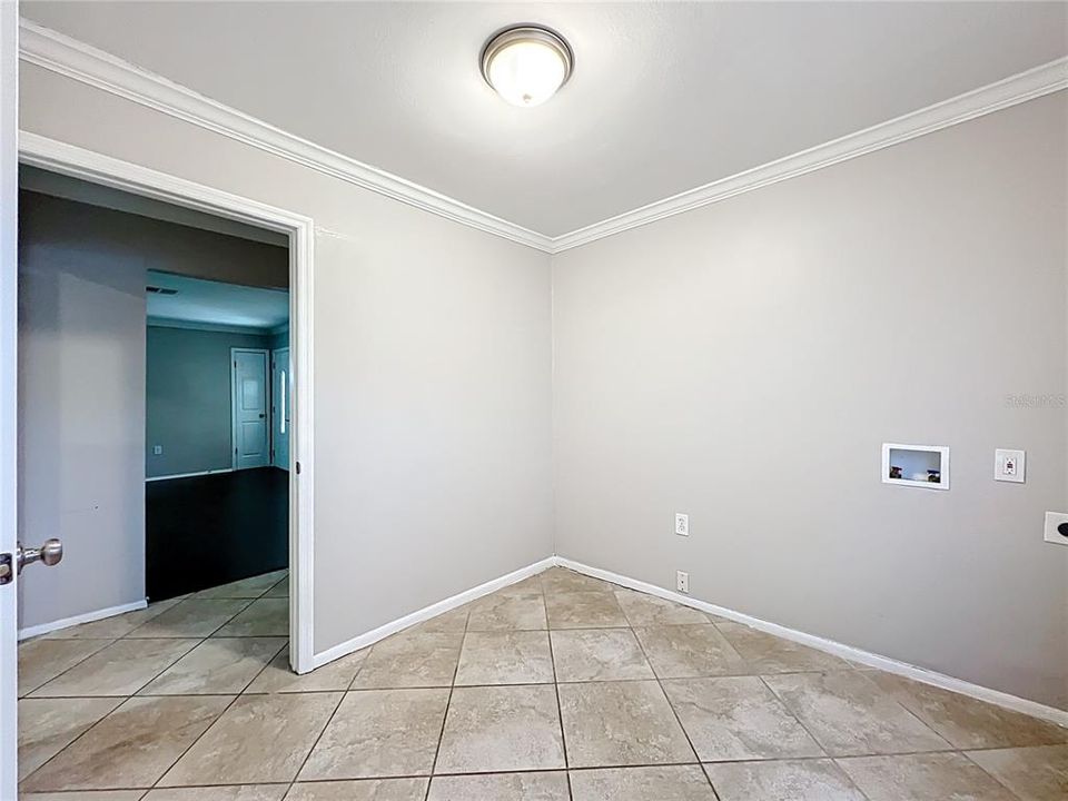 For Sale: $325,000 (3 beds, 2 baths, 1596 Square Feet)