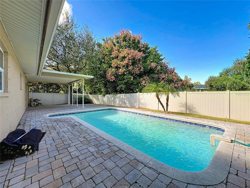 For Sale: $325,000 (3 beds, 2 baths, 1596 Square Feet)