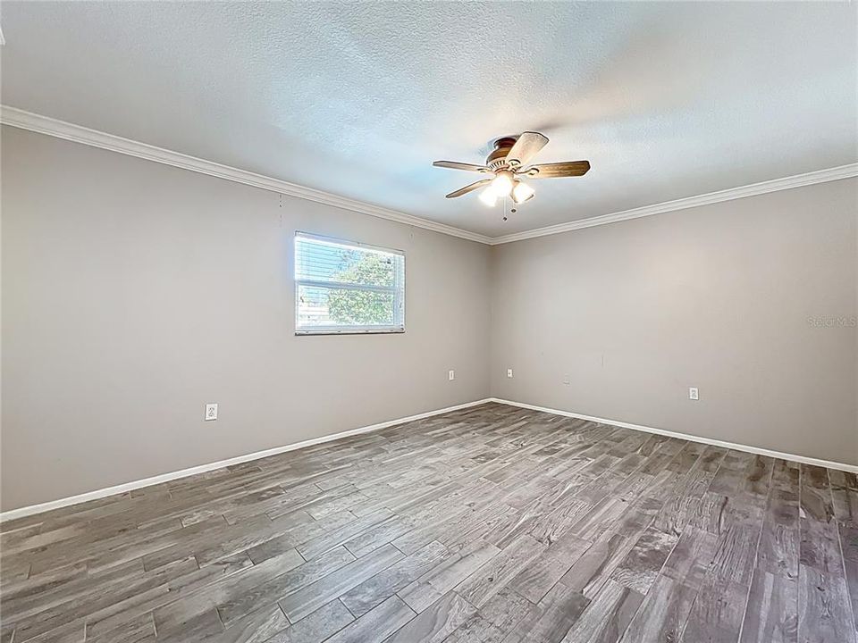 For Sale: $325,000 (3 beds, 2 baths, 1596 Square Feet)