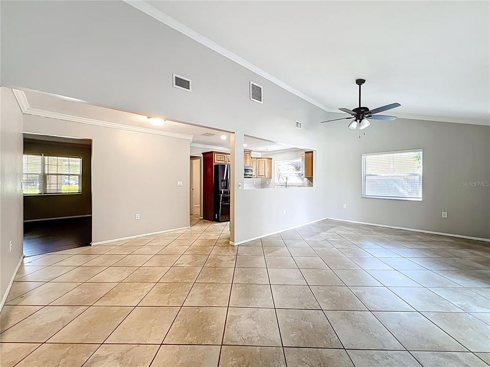 For Sale: $325,000 (3 beds, 2 baths, 1596 Square Feet)