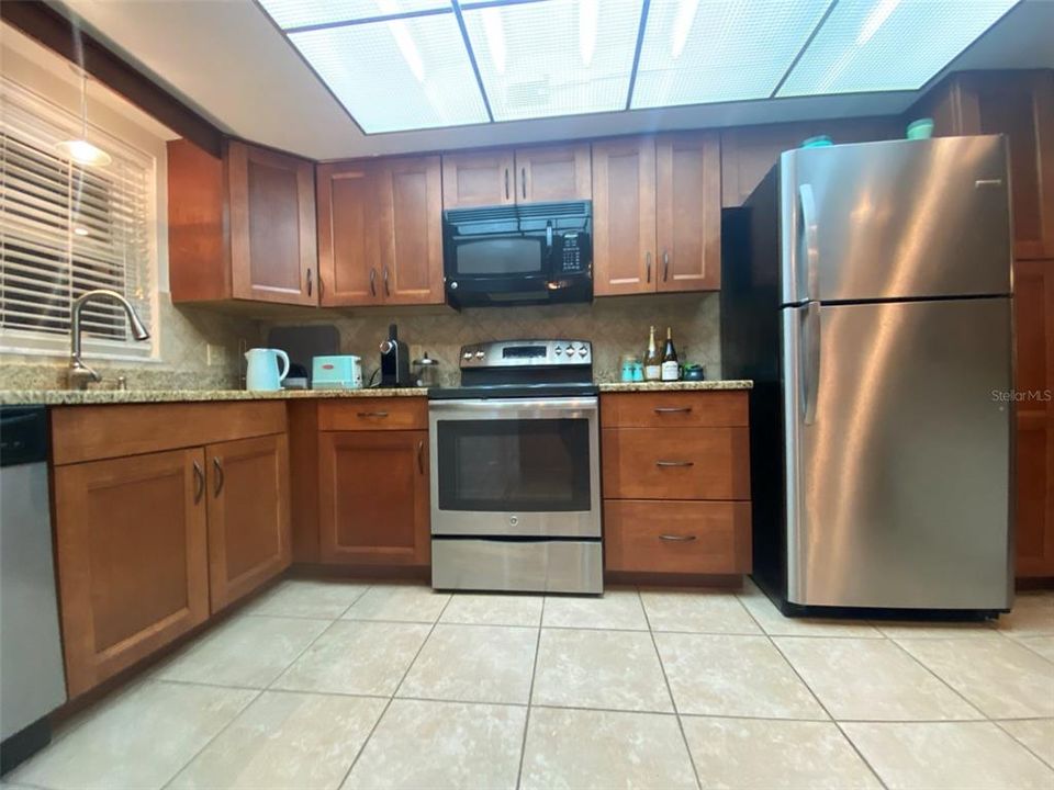 For Rent: $2,500 (2 beds, 2 baths, 1350 Square Feet)