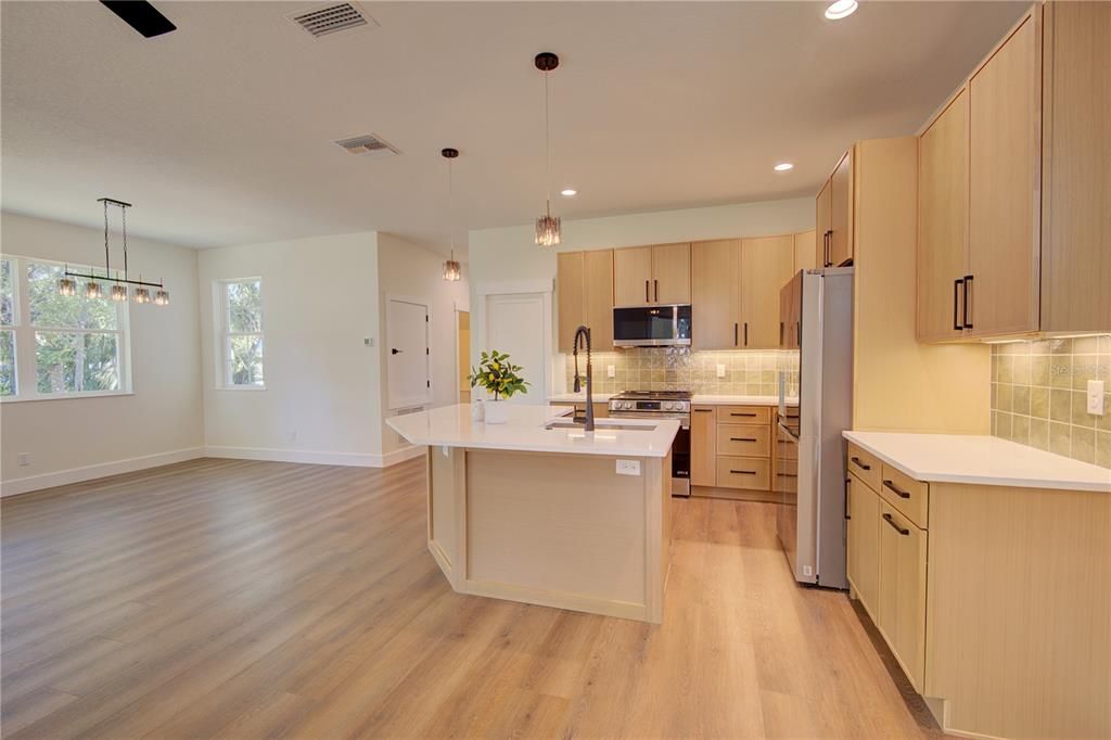 Active With Contract: $634,900 (4 beds, 3 baths, 2052 Square Feet)