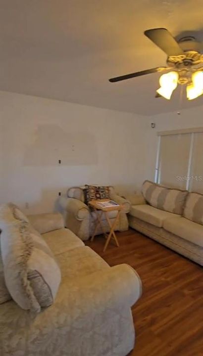 For Rent: $2,400 (3 beds, 2 baths, 1455 Square Feet)
