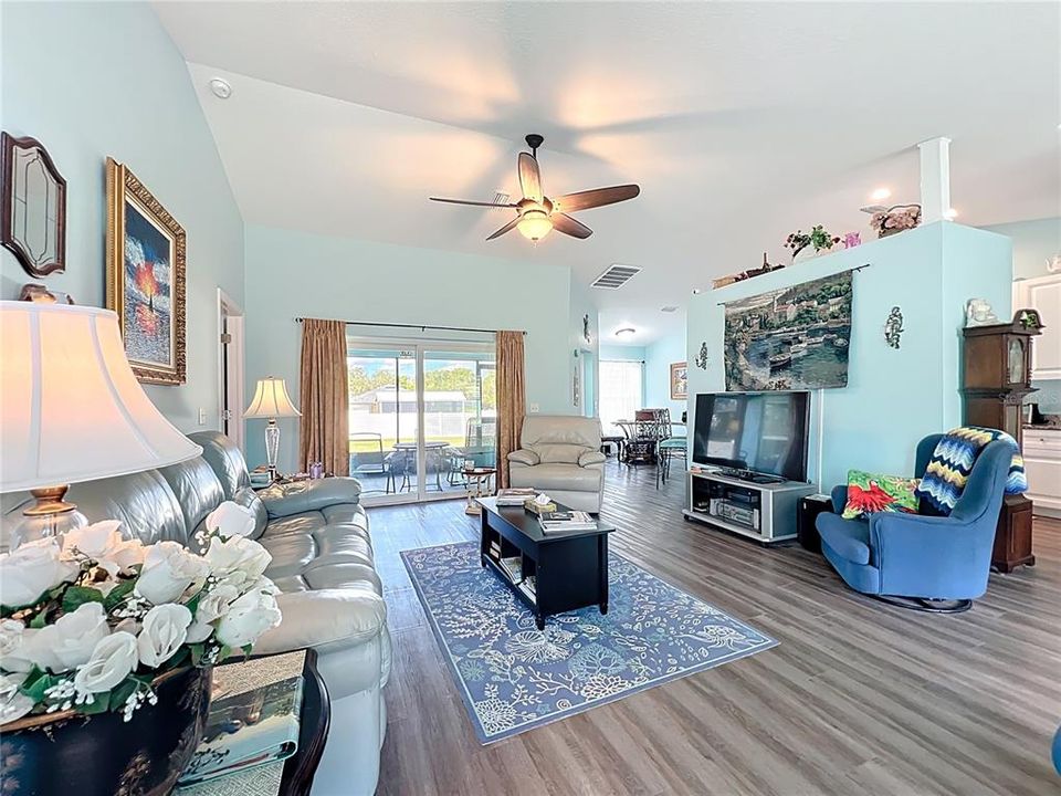 待售: $285,000 (3 贝兹, 2 浴室, 1496 平方英尺)