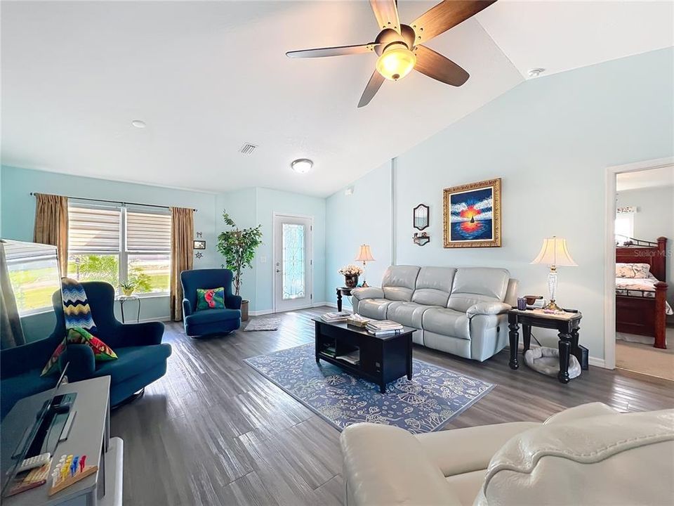 待售: $285,000 (3 贝兹, 2 浴室, 1496 平方英尺)