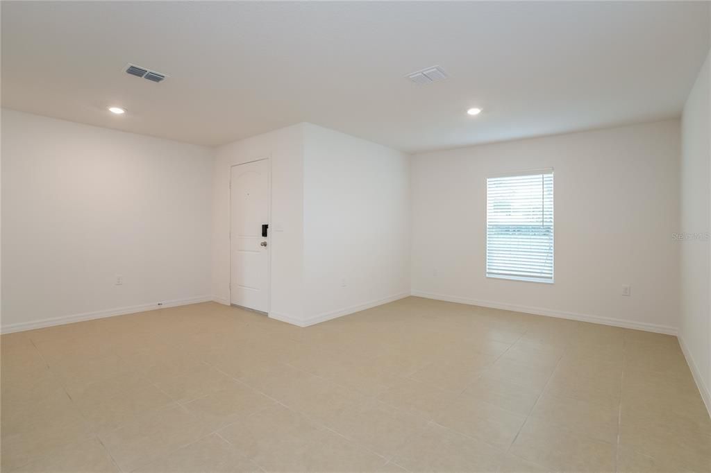 For Rent: $2,185 (4 beds, 2 baths, 1851 Square Feet)