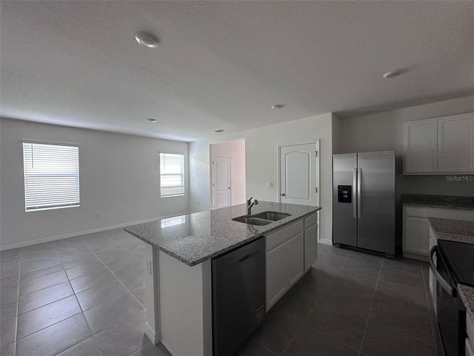 For Rent: $2,650 (5 beds, 3 baths, 2447 Square Feet)