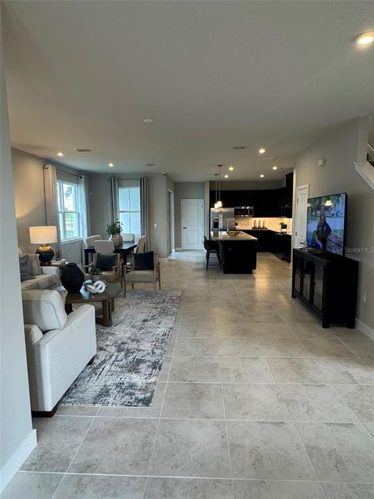 Под контрактом: $354,810 (3 спален, 2 ванн, 1899 Квадратных фут)