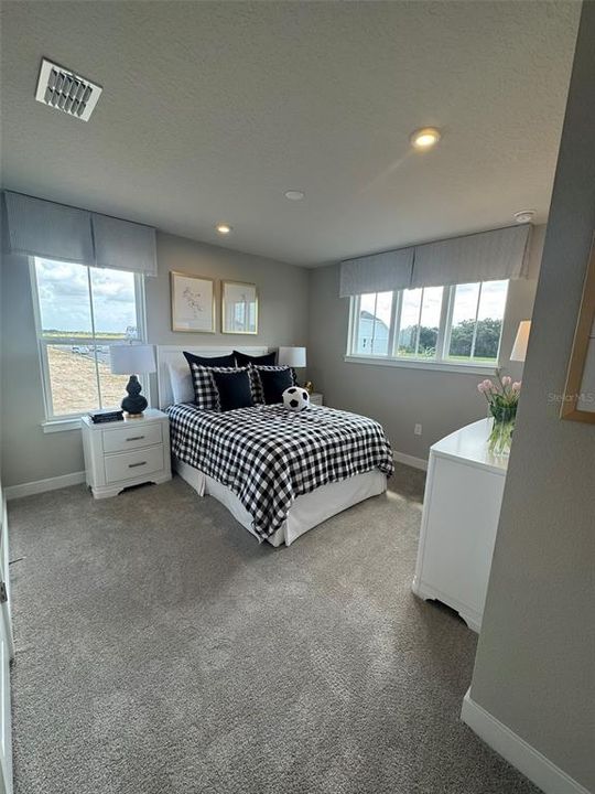 Под контрактом: $354,810 (3 спален, 2 ванн, 1899 Квадратных фут)