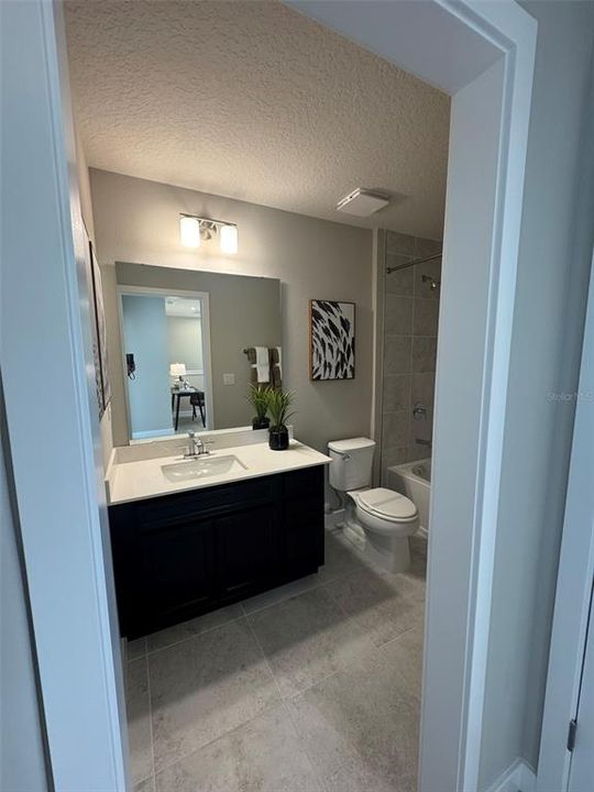 Под контрактом: $354,810 (3 спален, 2 ванн, 1899 Квадратных фут)