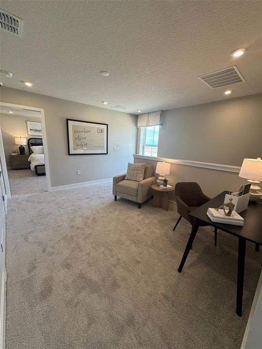 Под контрактом: $354,810 (3 спален, 2 ванн, 1899 Квадратных фут)