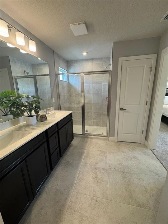 Под контрактом: $354,810 (3 спален, 2 ванн, 1899 Квадратных фут)