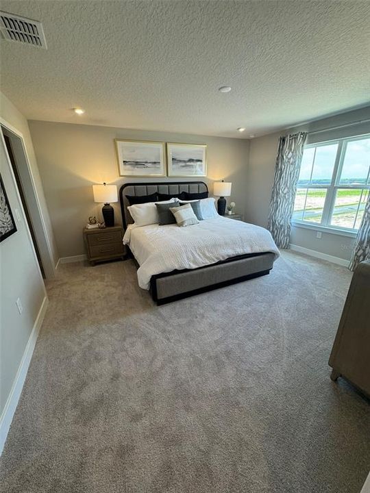 Под контрактом: $354,810 (3 спален, 2 ванн, 1899 Квадратных фут)