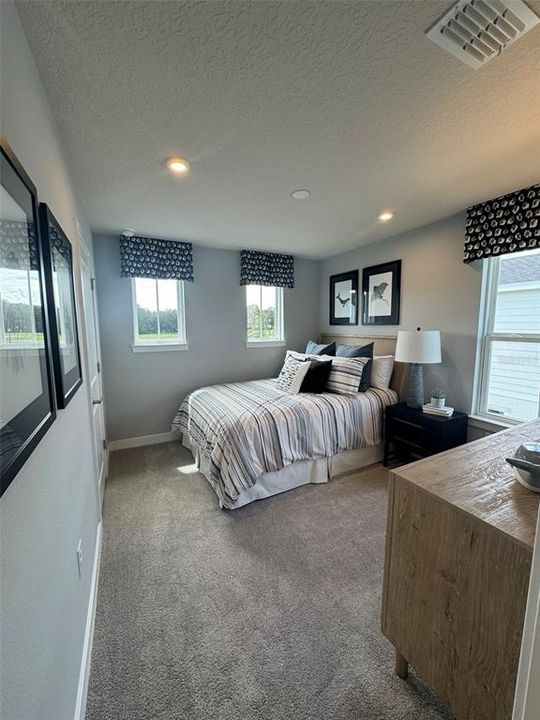 Под контрактом: $354,810 (3 спален, 2 ванн, 1899 Квадратных фут)