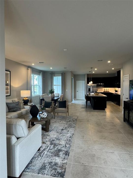 Под контрактом: $354,810 (3 спален, 2 ванн, 1899 Квадратных фут)