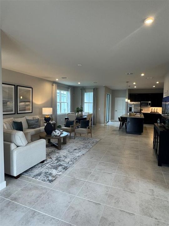 Под контрактом: $354,810 (3 спален, 2 ванн, 1899 Квадратных фут)