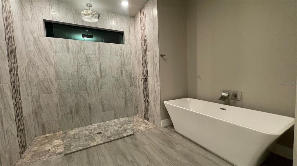 В аренду: $2,600 (4 спален, 2 ванн, 1822 Квадратных фут)