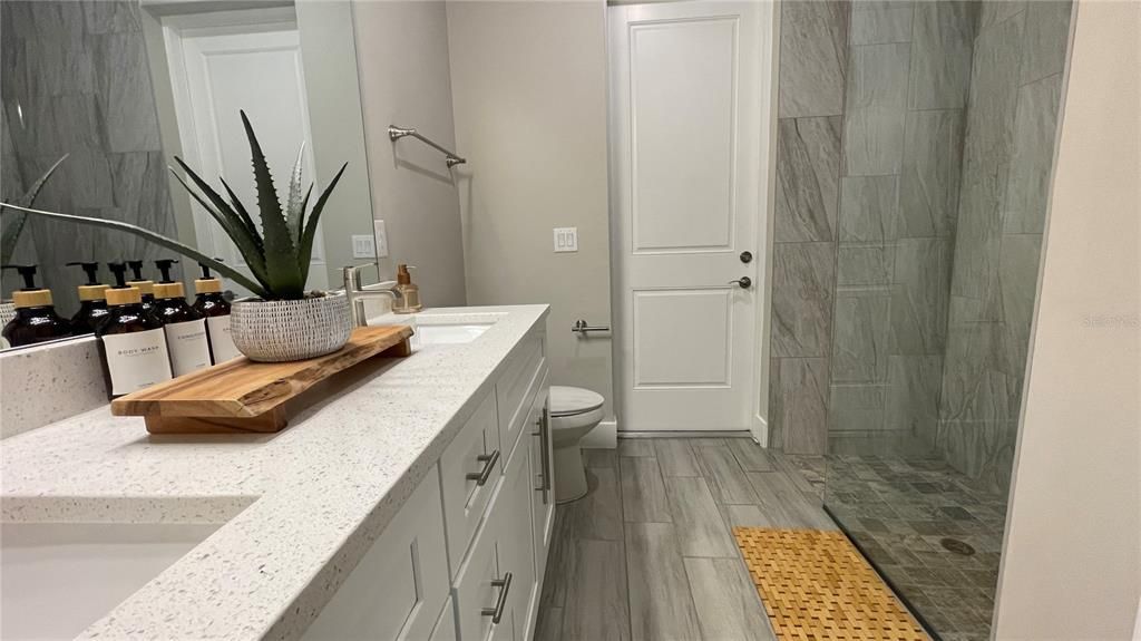 В аренду: $2,600 (4 спален, 2 ванн, 1822 Квадратных фут)