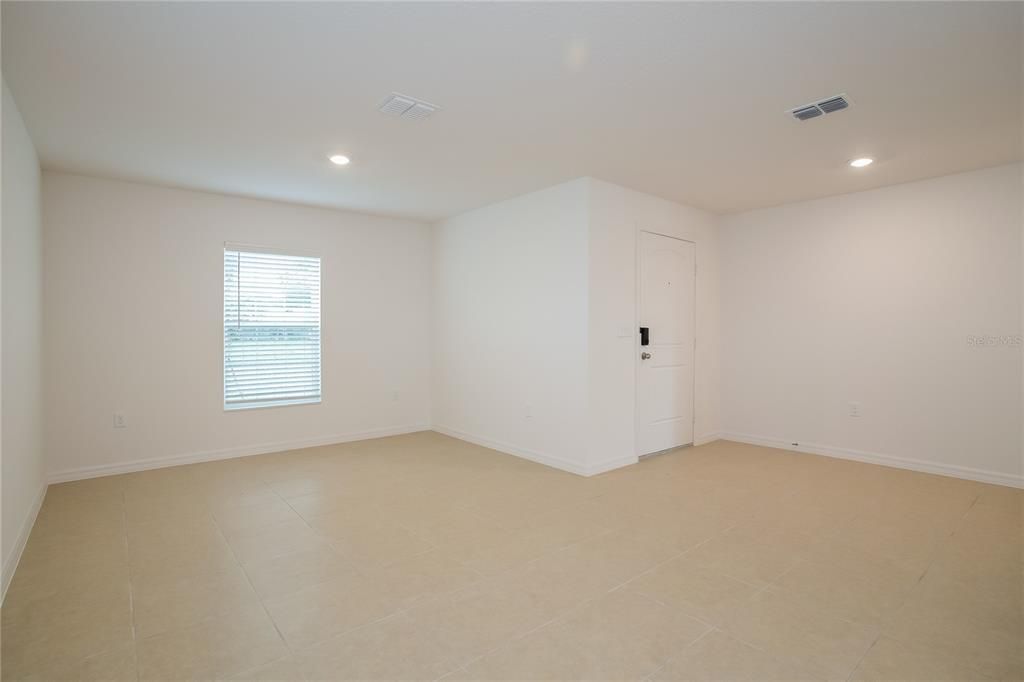 出租: $2,245 (4 贝兹, 2 浴室, 1842 平方英尺)