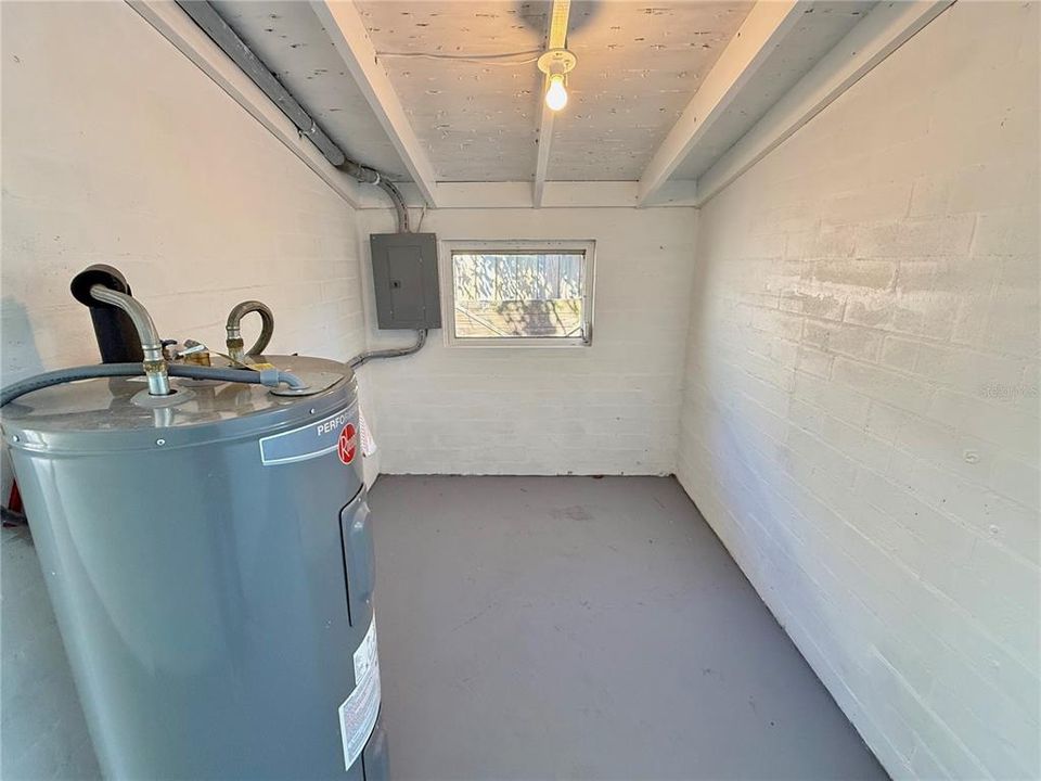 For Sale: $270,000 (3 beds, 2 baths, 1092 Square Feet)