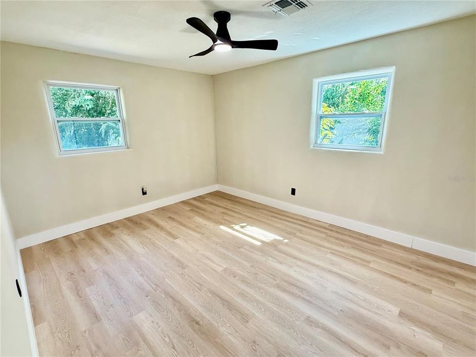 For Sale: $270,000 (3 beds, 2 baths, 1092 Square Feet)