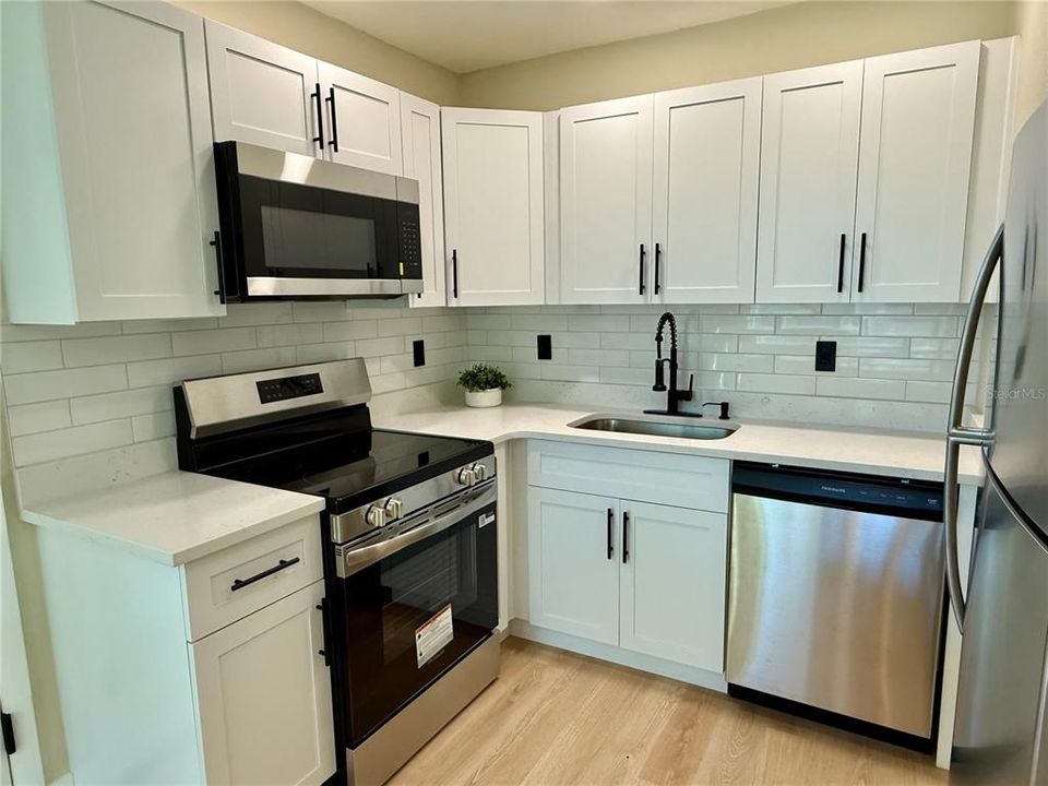 For Sale: $270,000 (3 beds, 2 baths, 1092 Square Feet)