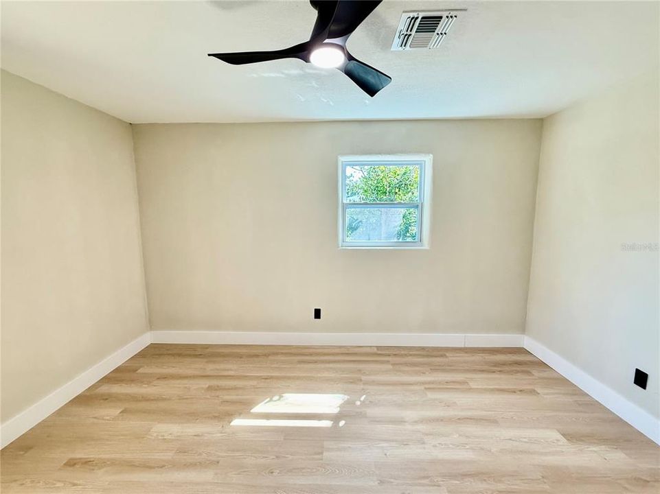 For Sale: $270,000 (3 beds, 2 baths, 1092 Square Feet)