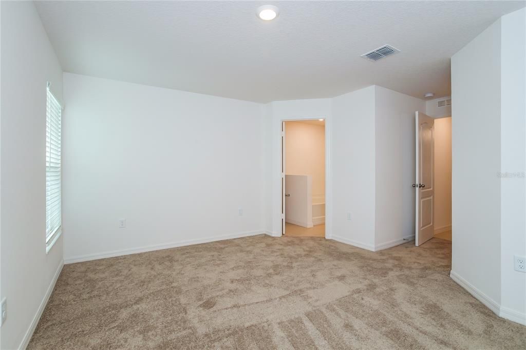 En Renta: $2,170 (4 camas, 2 baños, 1842 Pies cuadrados)