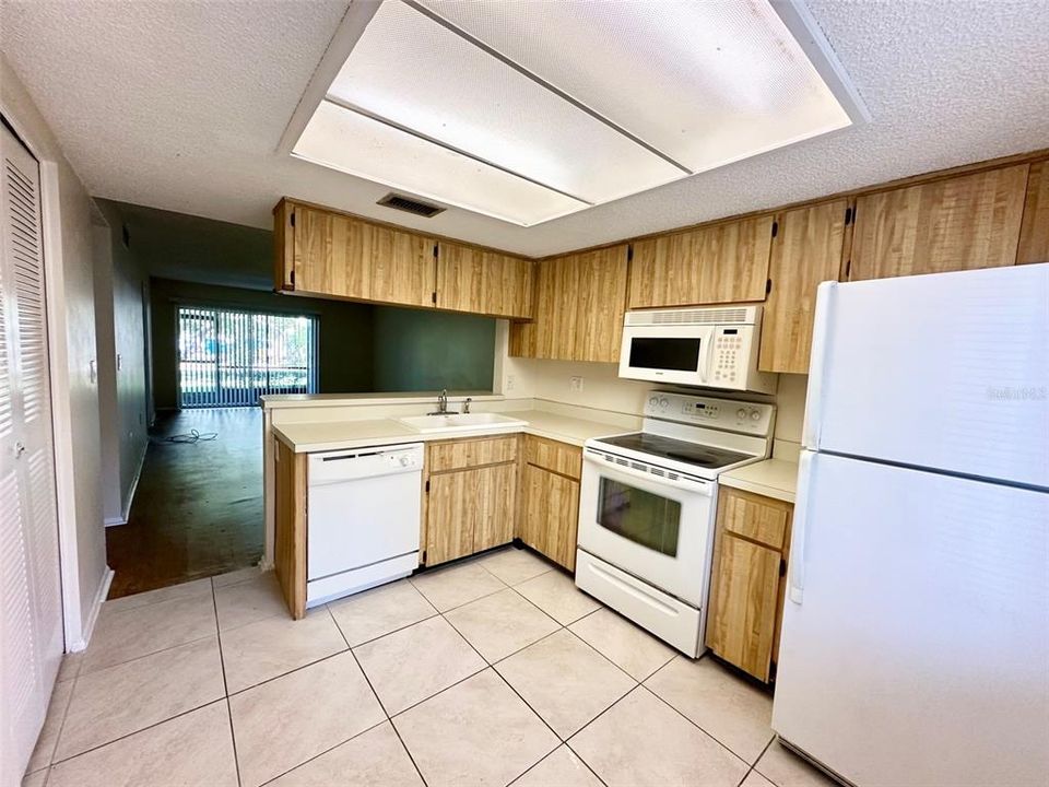 For Rent: $1,444 (2 beds, 2 baths, 982 Square Feet)