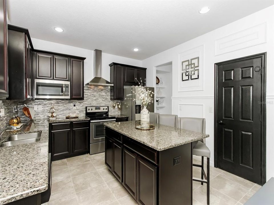 待售: $525,000 (4 贝兹, 2 浴室, 2280 平方英尺)