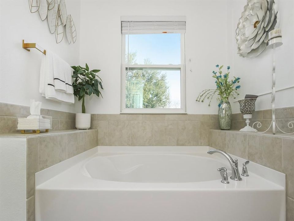 待售: $525,000 (4 贝兹, 2 浴室, 2280 平方英尺)