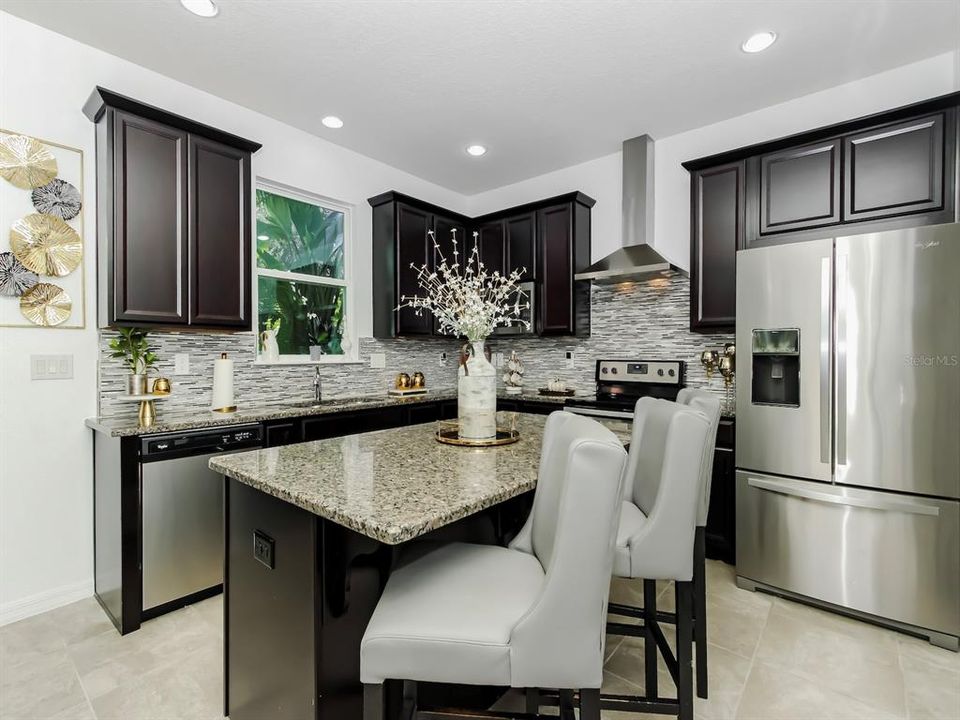 待售: $525,000 (4 贝兹, 2 浴室, 2280 平方英尺)