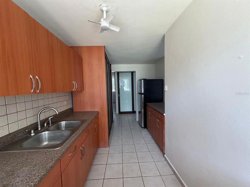 В аренду: $1,600 (3 спален, 2 ванн, 1075 Квадратных фут)