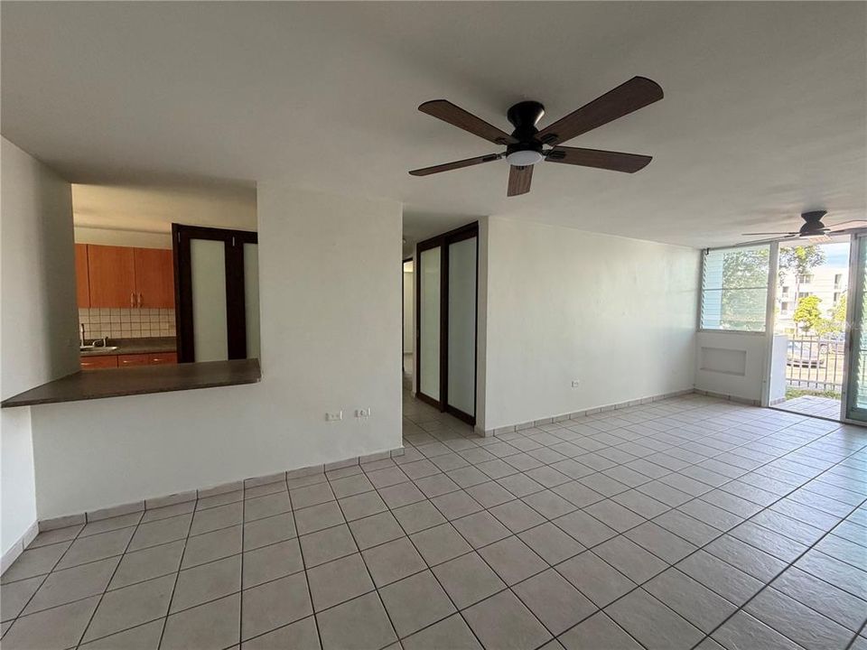 В аренду: $1,600 (3 спален, 2 ванн, 1075 Квадратных фут)