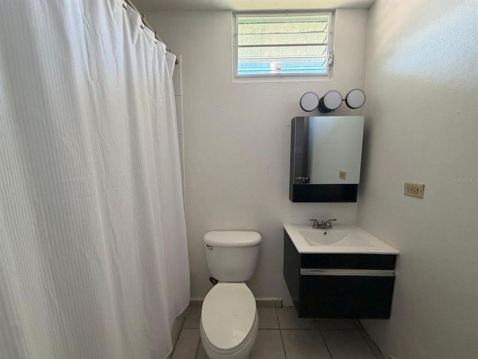 В аренду: $1,600 (3 спален, 2 ванн, 1075 Квадратных фут)