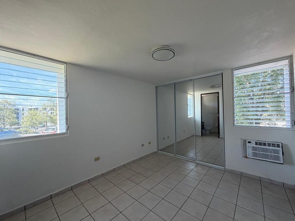 В аренду: $1,600 (3 спален, 2 ванн, 1075 Квадратных фут)