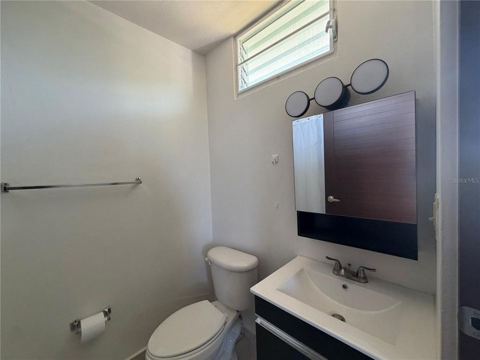 В аренду: $1,600 (3 спален, 2 ванн, 1075 Квадратных фут)