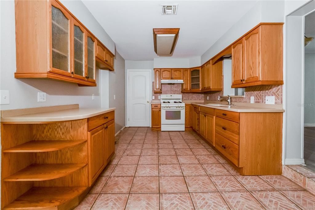 For Rent: $2,165 (4 beds, 2 baths, 2014 Square Feet)