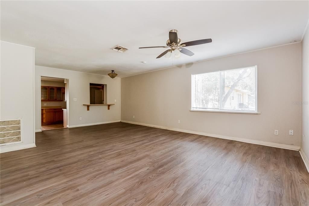 For Rent: $2,165 (4 beds, 2 baths, 2014 Square Feet)