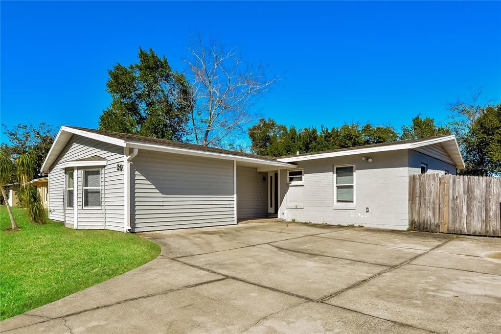 For Rent: $2,165 (4 beds, 2 baths, 2014 Square Feet)