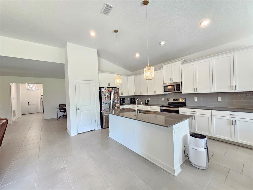 待售: $525,000 (4 贝兹, 3 浴室, 2571 平方英尺)