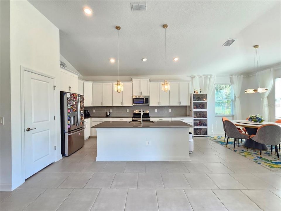 待售: $525,000 (4 贝兹, 3 浴室, 2571 平方英尺)