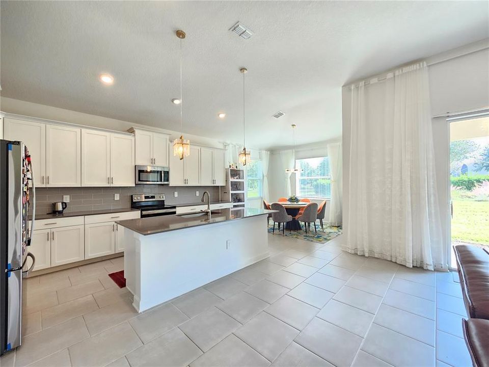 待售: $525,000 (4 贝兹, 3 浴室, 2571 平方英尺)