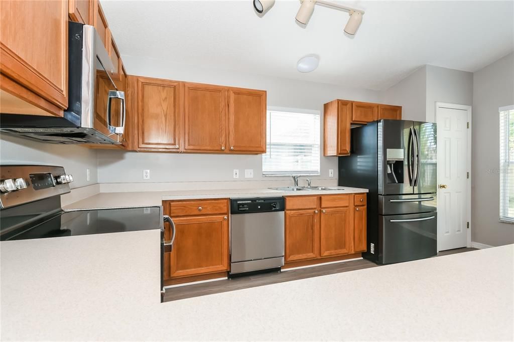 For Rent: $2,295 (4 beds, 2 baths, 2138 Square Feet)