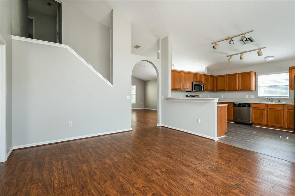 For Rent: $2,295 (4 beds, 2 baths, 2138 Square Feet)