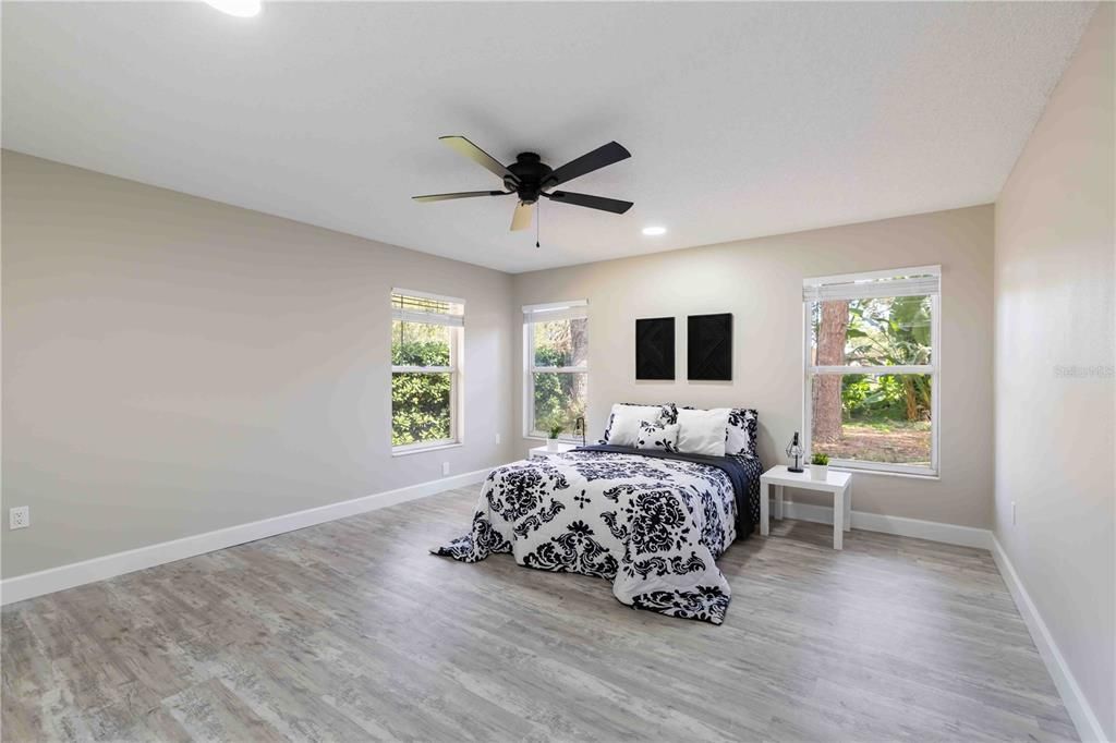 En Venta: $799,000 (4 camas, 2 baños, 3371 Pies cuadrados)