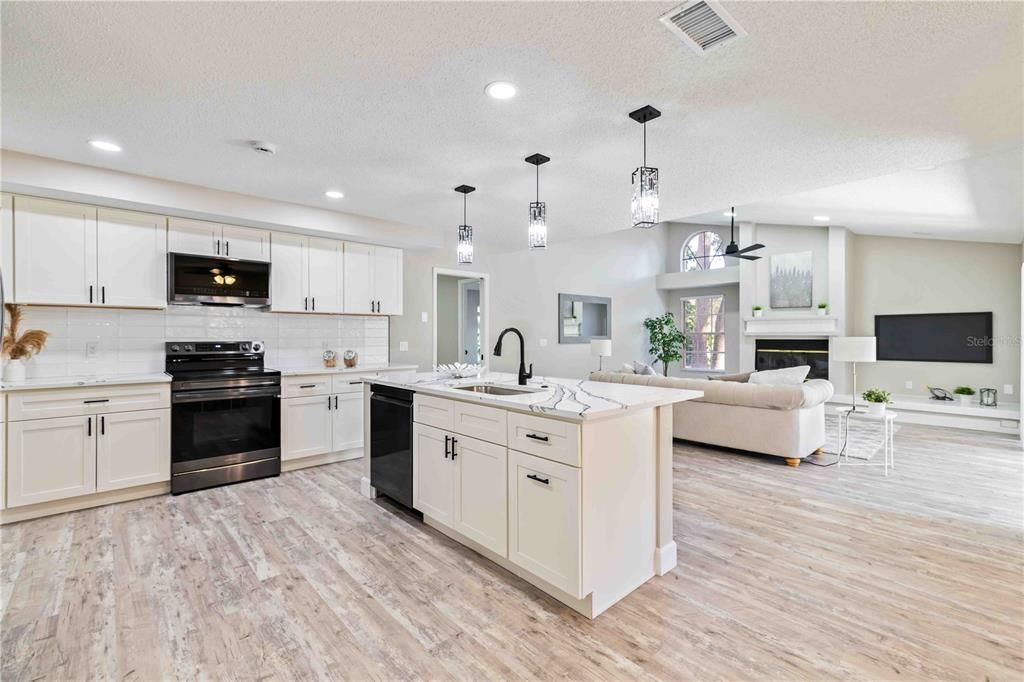 En Venta: $799,000 (4 camas, 2 baños, 3371 Pies cuadrados)