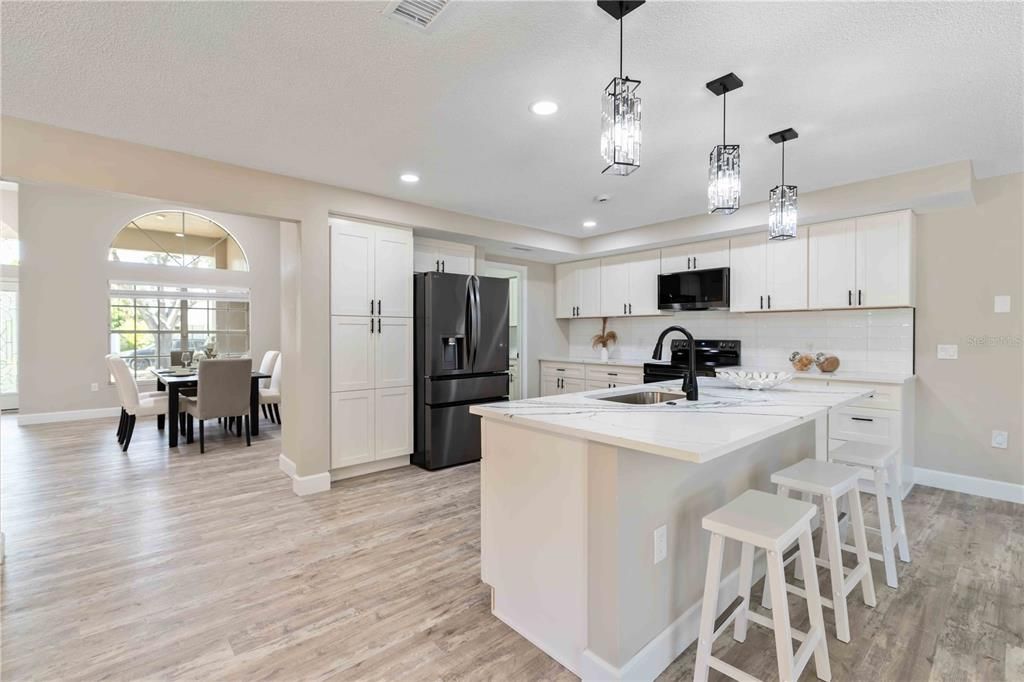 En Venta: $799,000 (4 camas, 2 baños, 3371 Pies cuadrados)