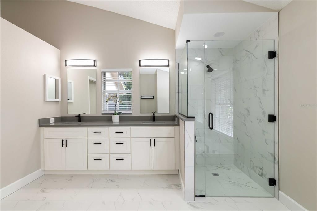 En Venta: $799,000 (4 camas, 2 baños, 3371 Pies cuadrados)