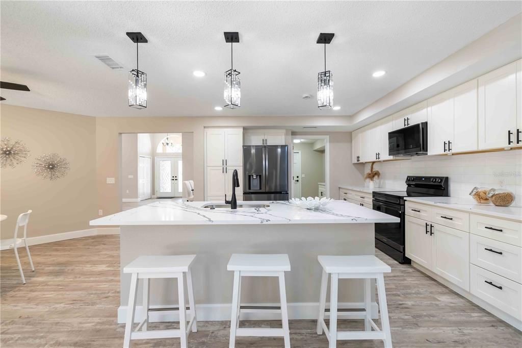 En Venta: $799,000 (4 camas, 2 baños, 3371 Pies cuadrados)